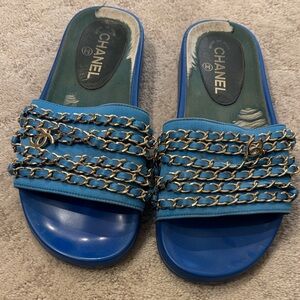 CHANEL Vibrant Blue Chain Sandals